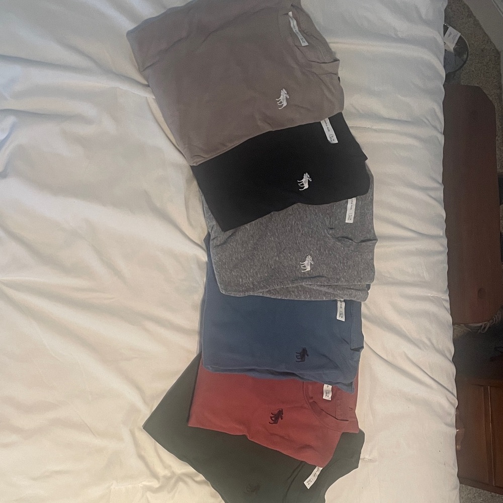 ABERCROMBIE KIDS long sleeved t-shirts for boys in size 13/14.